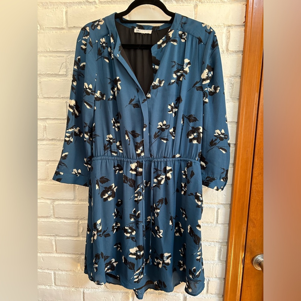Dress with black and white flowers